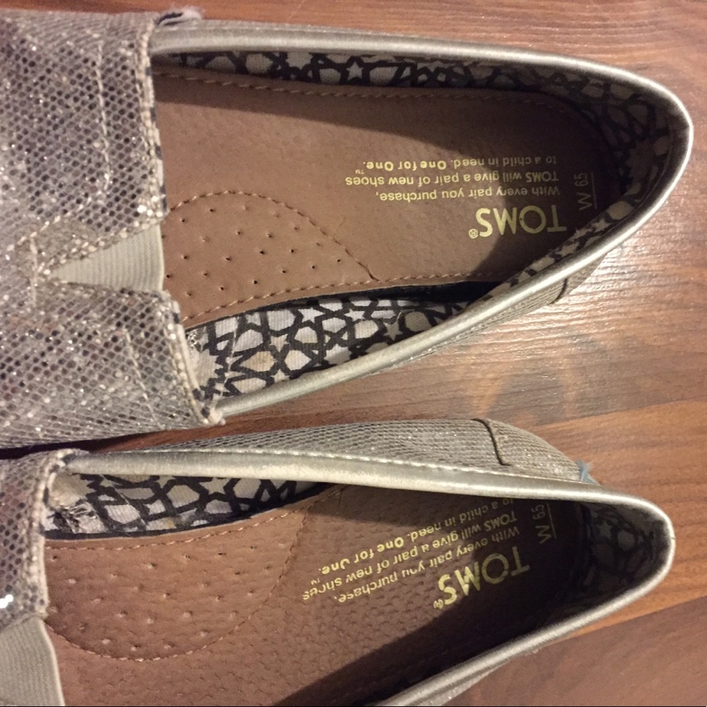 Toms - Picture 2 of 5